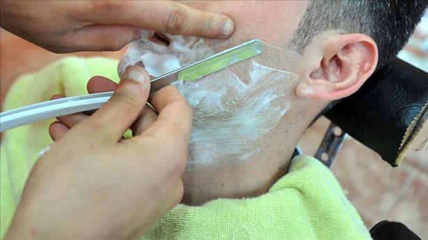 Halk sağlığı uzmanından 'makyaj ve sakal tıraşı' için virüs riski uyarısı