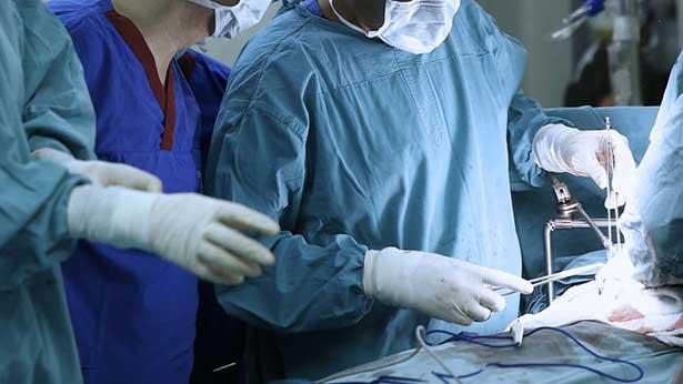 10 saatlik ameliyatla organ naklinden kurtuldu