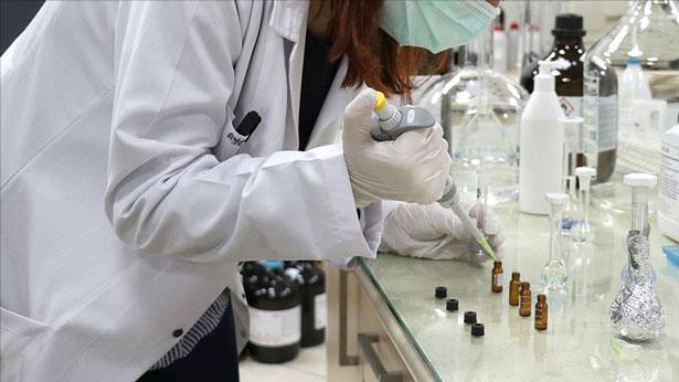Türkiye'de 6 üniversite Kovid-19'a aşı bulmaya çalışıyor