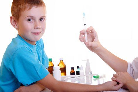 Dünyanın tartışığı konu: Çocuğa aşı yaptırmalı mı yaptırmamalı mı?