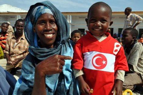 Türk hastanesi Somali'de şifa dağıtıyor